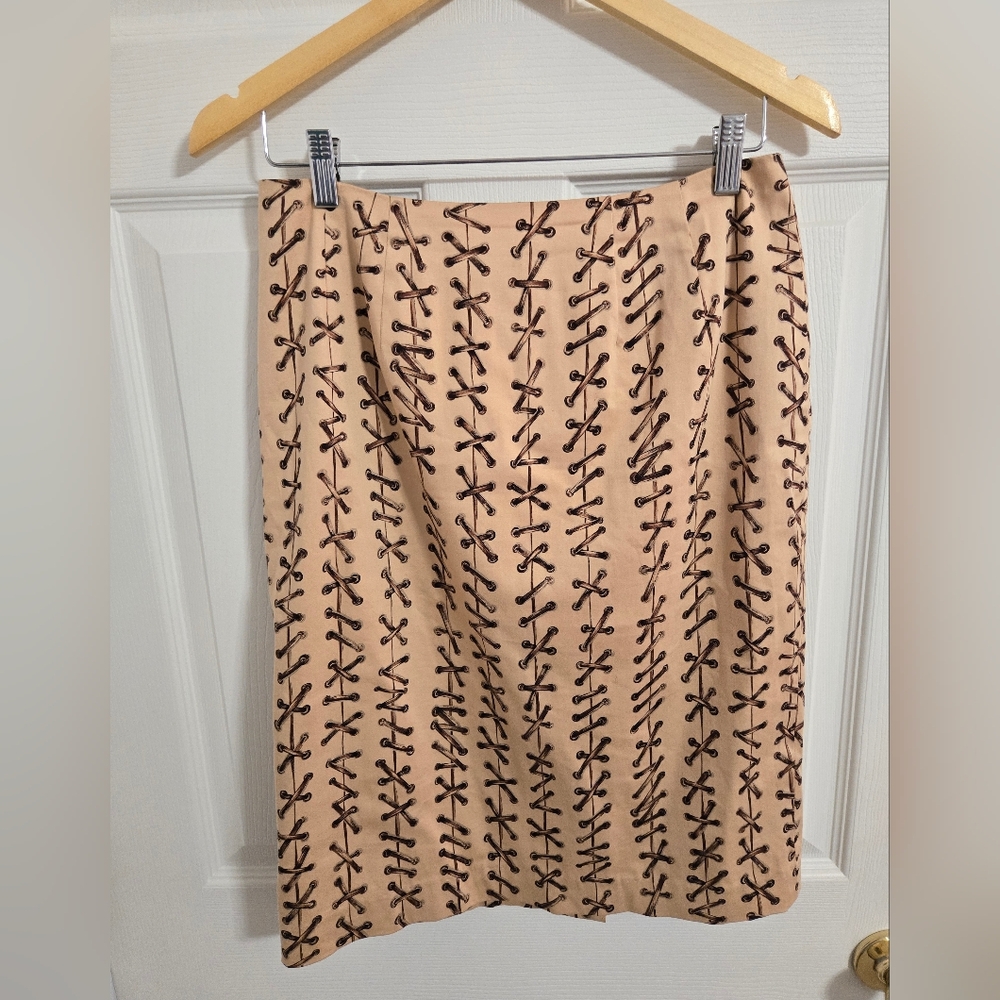 Doncaster Elegant Tan Skirt with Black Pattern Size 8